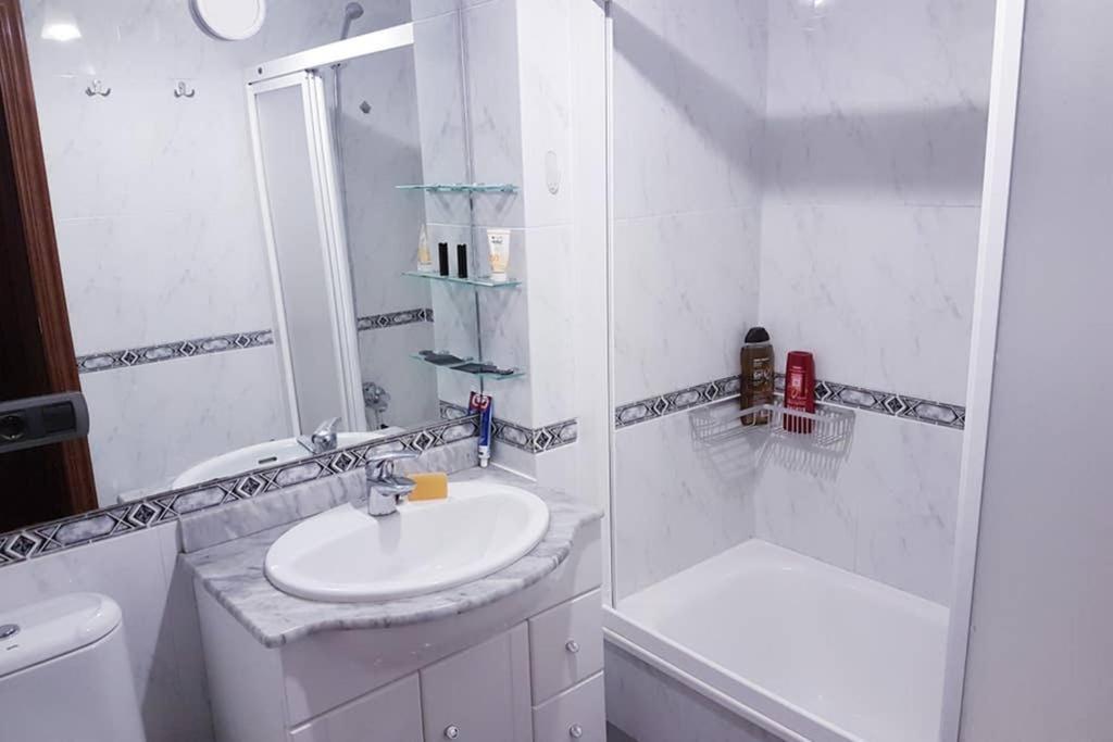 Apartamento Completo Con Parking Privado Y Wifi En San Roque Vigo Ngoại thất bức ảnh